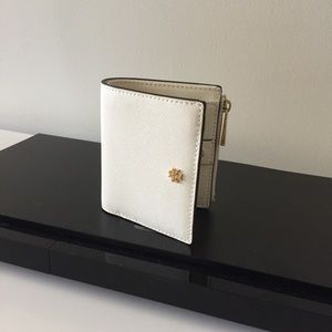 Small bifold wallet